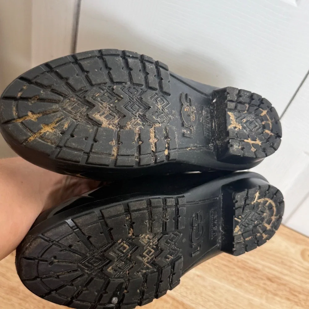 UGG embrace rainy
